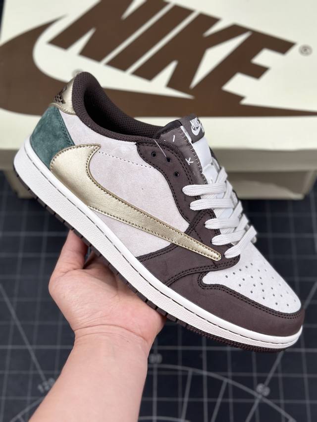 核心私 Travis Scott X Air Jordan 1 Low 低帮 金绿米黄棕倒勾联名 Aj1 乔丹1代 乔丹篮球鞋系列 鞋身延续了此前的设计，通体采