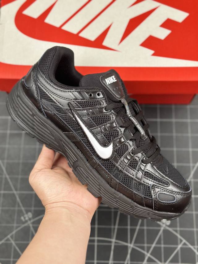 核心私 耐克 Nike P-6000 复古科技个性休闲运动老爹鞋 该鞋款鞋面采用纵横交错的覆面，重现 2000 年代跑鞋风格，同时搭配缓震鞋垫，带来舒适的步履体