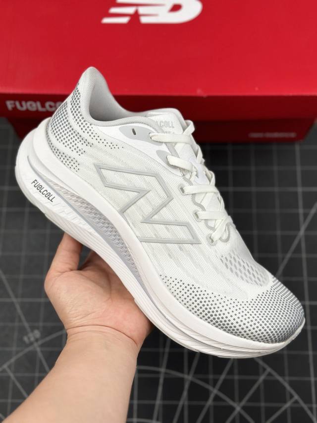 核心私 公司级new Balance 新百伦fuelcell 简约 织物 网布防滑耐磨透气轻便 低帮 马拉松跑步鞋 搭载全新升级的全脚掌，Fuelcell科技中