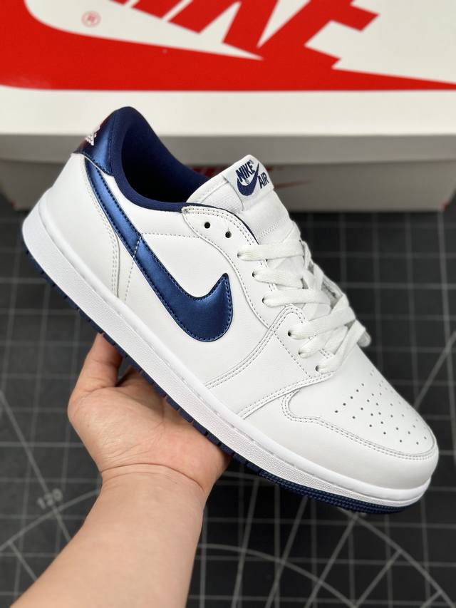 核心私 Air Jordan 1 Low 85 Og ”Metallic Blue“ Aj1 乔丹1代 低帮金属海军蓝 乔丹篮球鞋系列 鞋款整体白蓝配色方案，鞋