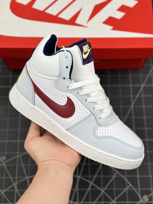 核心私 耐克 Nike Court Borough Mid Gs 中帮小aj1百搭透气休闲运动板鞋 兼顾舒适脚感和出众风范，演绎匠心之作。结构性的支撑贴合感结合