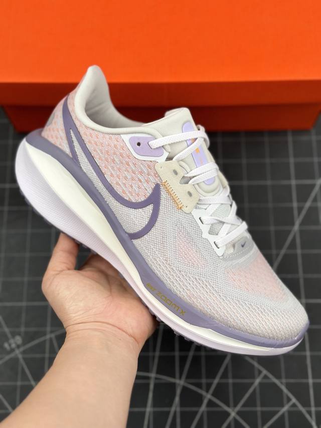 核心私 公司级耐克nike Air Zoom Vomero 17 网面徒步运动缓震跑步鞋 全新配色内置双zoom气垫 Vomero是耐克旗下的运动鞋系列，Vom