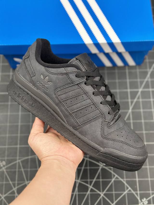 核心私 公司级阿迪达斯 Adidas Forum Low Cl 低帮百搭潮流休闲运动板鞋 以复古篮球鞋的外形为基础，采用皮革拼接，简约百搭，更加贴合舒适。中底内