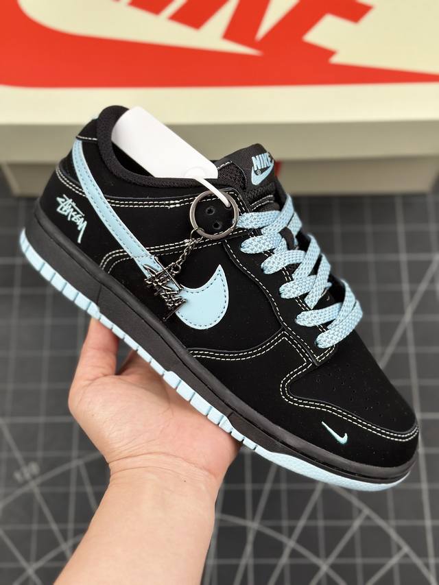 核心私 Nk Sb Dunk Low 斯图西系列-黑色蓝勾 周年高端定制 低帮休闲板鞋 #定制鞋盒 大厂纯原品质出货 超高清洁度 皮料切割干净无任何毛边 细节完