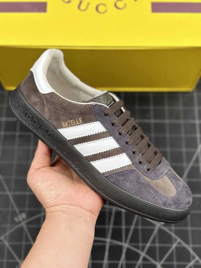 核心私 Adidas X Gucci 重磅联名 三叶草logo与标志性三条杆为设计元素 将其与独属于的gucci 双方选择adidas Originals经典鞋