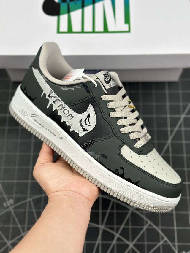 核心私 Nk Air Force 1'07 Low Venom Ⅱ 漫威系列 毒液二代 空军一号低帮休闲运动板鞋 #毒液，那是一种来自外星的神秘共生体，漆黑如墨