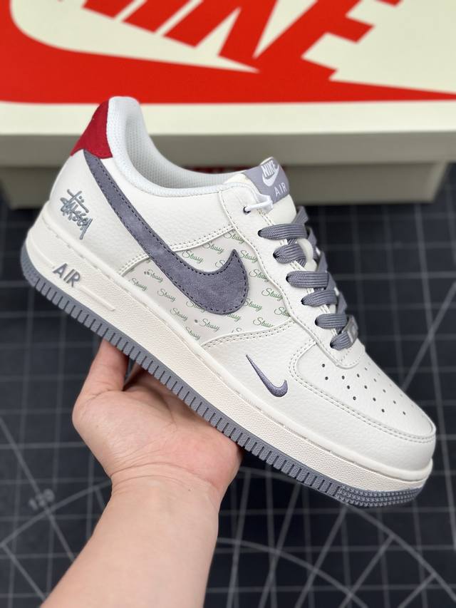 核心私 Nk Air Force 1'07 Low 斯图西联名-英文米灰红 空军一号低帮休闲板鞋 #原楦头原纸板 原装鞋盒 定制五金配件 内置全掌气垫 原厂鞋底