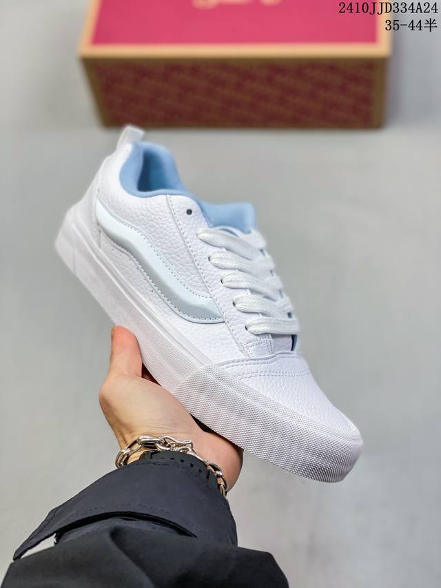 Vans Classics Knu Skool 范斯官方 荔枝纹全白皮面蓝色内里面包鞋 Vans超火的土豆鞋，复古经典，鞋头放大、包边上移加厚、鞋舌加厚。Van