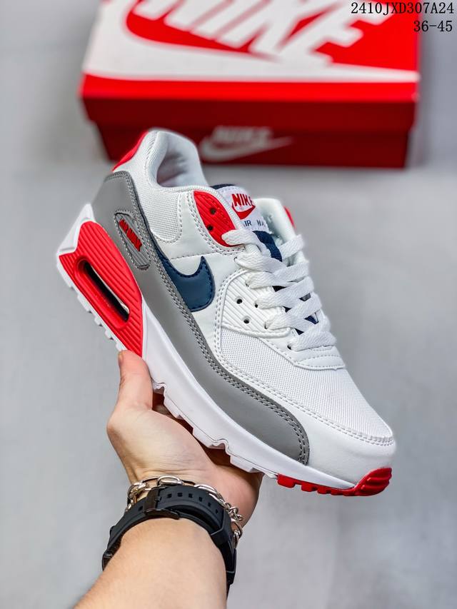 公司级 耐克 Nike Air Max 90 Essential 运动鞋气垫缓震跑步鞋 秉承该系列非凡缓震性能，缔造出众舒适穿着感与高级牛剖层革、人造革与织物组