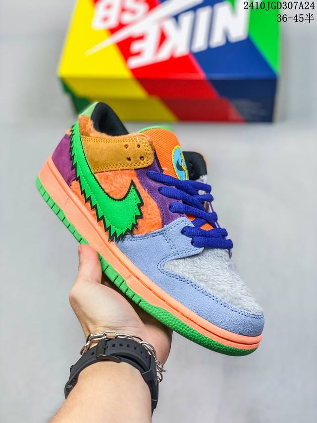 公司带半码 耐克Nike SB Dunk Low 扣篮系列复古低帮休闲运动滑板板鞋。采用脚感柔软舒适ZoomAir气垫，有效吸收滑板等极限运动在落地时带来的冲击