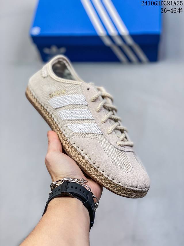 Adidas 阿迪达斯 男女鞋半码制，原楦纸版开发，采用翻毛皮组合提花棉布鞋面材质 手工三杠串珠装饰 ，内嵌加厚环形EVA缓震鞋垫，外置马克线缝制草编组合防滑耐