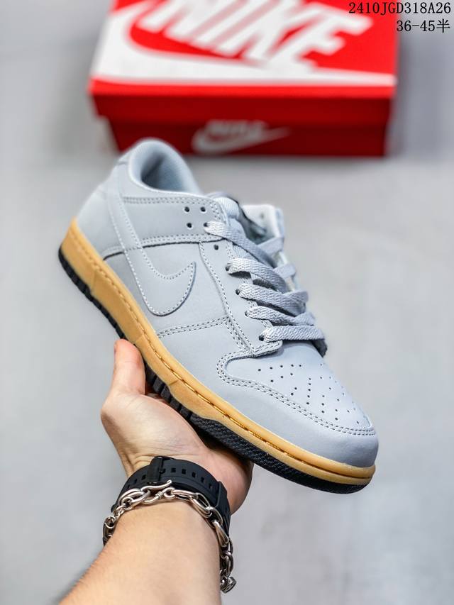 公司级带半码 耐克Nike SB Dunk Low 扣篮系列复古低帮休闲运动滑板板鞋。采用脚感柔软舒适ZoomAir气垫，有效吸收滑板等极限运动在落地时带来的冲