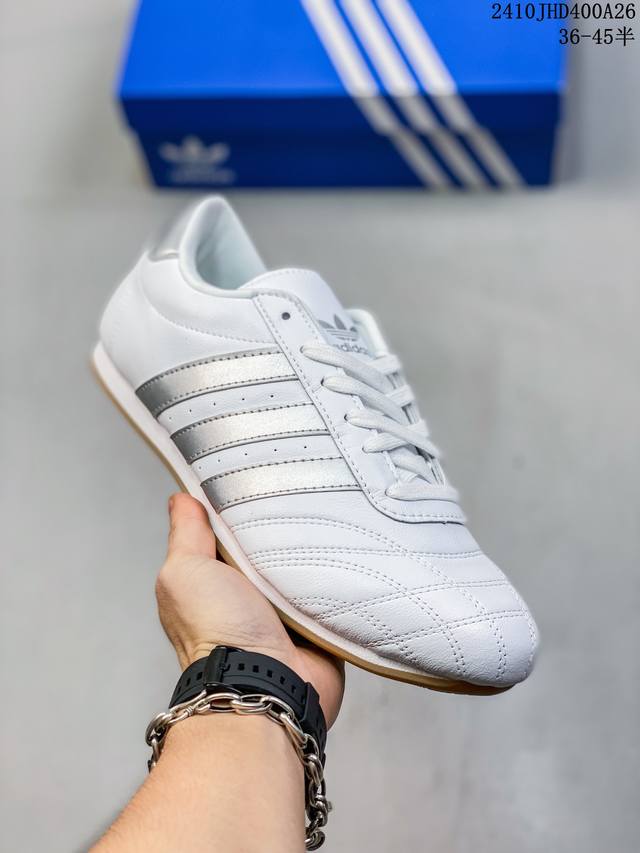 Adidas 阿迪达斯 原楦原纸版开发，采用软质环保纤维革鞋面材质，中底嵌入EVA切片缓震，外置耐磨橡胶鞋底片 底越薄，越时髦！Jennie穿搭代言款，阿迪达斯