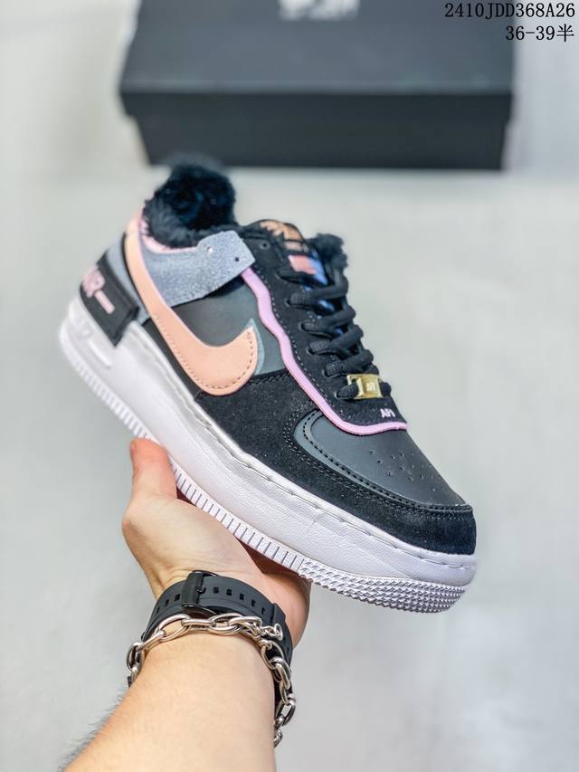 NIKE 耐克低帮板鞋 空军一号 AF1马卡龙 af1厚底增高百搭运动板鞋 Nike Air Force 1 “Shadow” 造型设计上与 Sacai x N