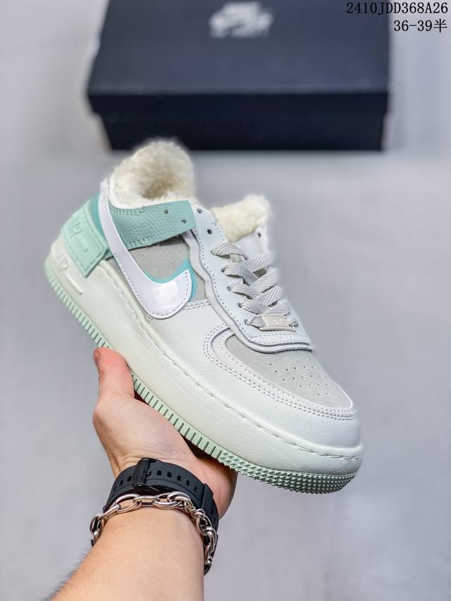 NIKE 耐克低帮板鞋 空军一号 AF1马卡龙 af1厚底增高百搭运动板鞋 Nike Air Force 1 “Shadow” 造型设计上与 Sacai x N