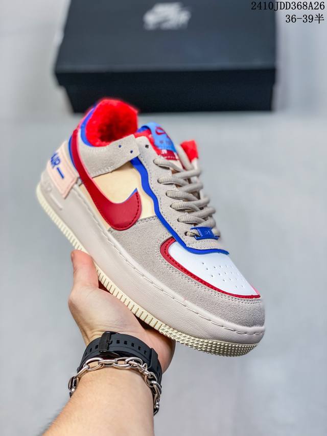 NIKE 耐克低帮板鞋 空军一号 AF1马卡龙 af1厚底增高百搭运动板鞋 Nike Air Force 1 “Shadow” 造型设计上与 Sacai x N