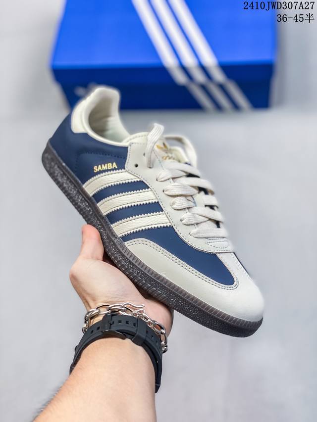 头层皮 阿迪达斯 德训鞋 ADIDAS ORIGINALS SAMBA OG SHOES 经典运动鞋小白鞋 T头鞋 彰显休闲摩登风情的时尚经典鞋 豹纹款。它诞生