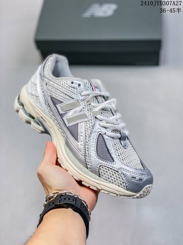 公司级 新百伦 New Balance M 6系列 复古运动鞋单品宝藏老爹鞋款。作为NB最经典的档案鞋型之一，与2002一样， 6有着NB最成熟的技术加持和复古