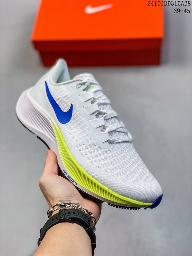 Nike Air Zoom Pegasus 37登月飞马37代 超轻网面跑步鞋NK Pegasus跑鞋自问世以来始终深受跑者的信赖。全新Air Zoom Peg