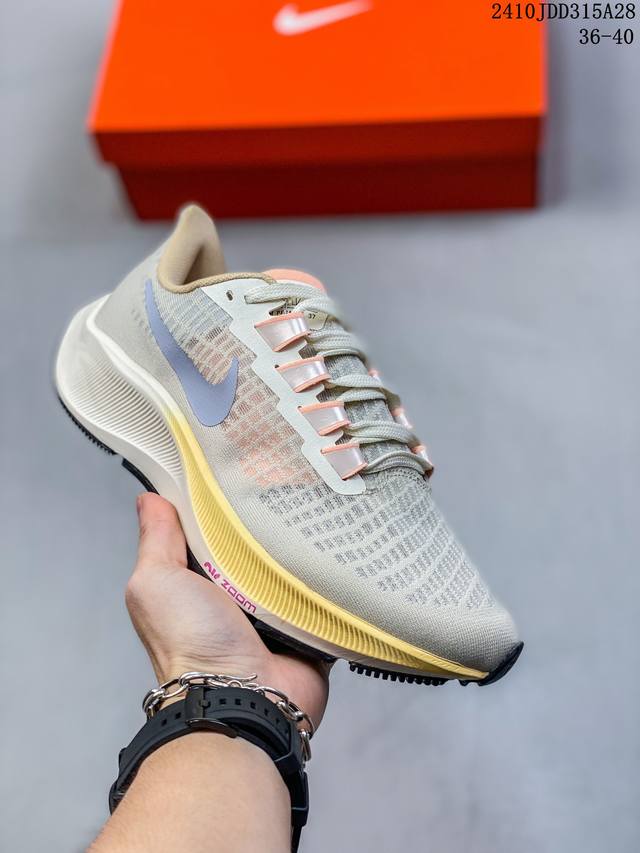 Nike Air Zoom Pegasus 37登月飞马37代 超轻网面跑步鞋NK Pegasus跑鞋自问世以来始终深受跑者的信赖。全新Air Zoom Peg