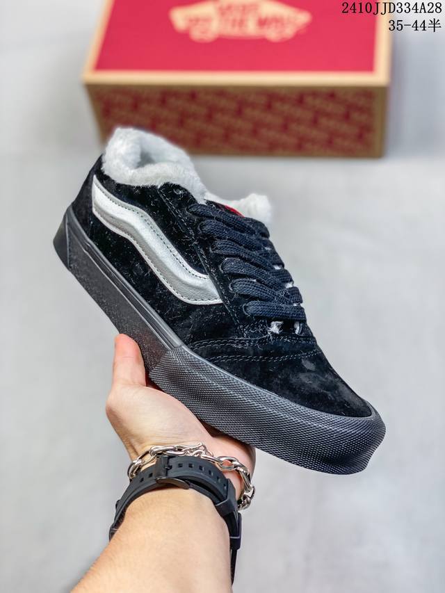 Vans Knu Skool 百搭休闲防滑减震低帮 板鞋男女同款vans 黑武士加绒款 颜色：vans 面包黑白条加绒 货号：VN0009QCBMA 尺码：35