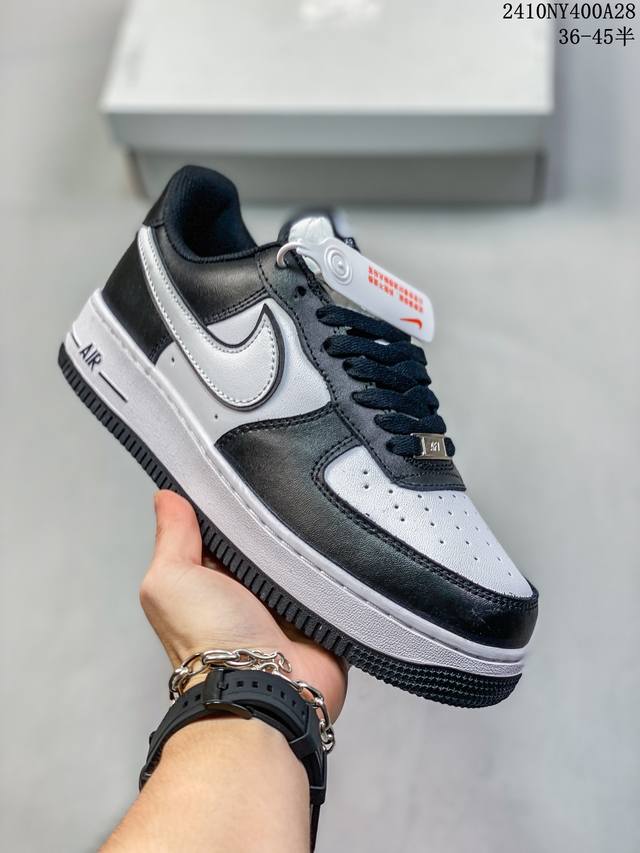 福利特价耐克Nike AIR FORCE 1‘07 空军一号低帮百搭休闲运动板鞋。柔软、弹性十足的缓震性能和出色的中底设计，横跨复古与现代的外型结合，造就出风靡