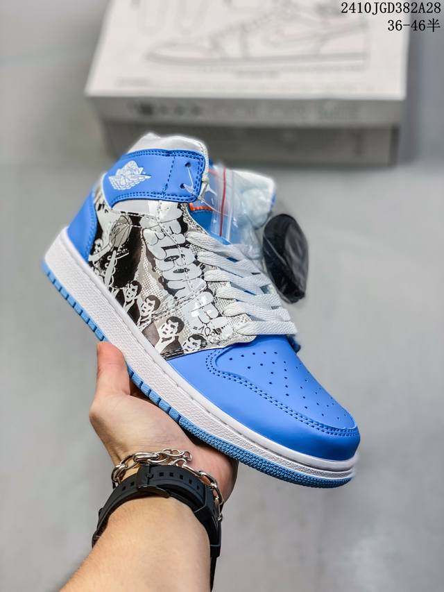 耐克 Nike Air Jordan 1 Retro High OG 乔丹一代篮球鞋复刻运动鞋 皮面高帮板鞋的设计灵感源自运动夹克，带你重温入选球队时刻。采用经