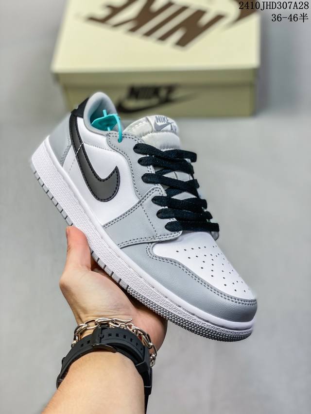 公司级 耐克 乔丹Air Jordan 1 Low AJ1 乔1 乔丹1代aj1 低帮复古文化休闲运动篮球鞋。从1985 年面世的元年款汲取设计灵感，采用简洁大