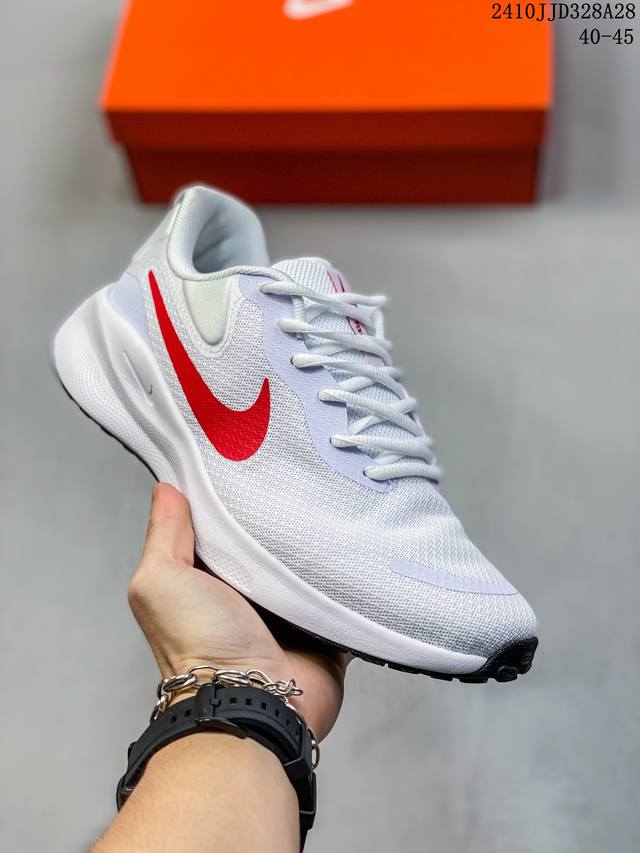 Nike REVOLUTION 7透气 低帮 跑步鞋兼顾迅疾外观和稳固脚感，后跟覆面和中足动态支撑巧妙融合，缔造稳定顺畅的迈步体验 尺码：36-45 36-40