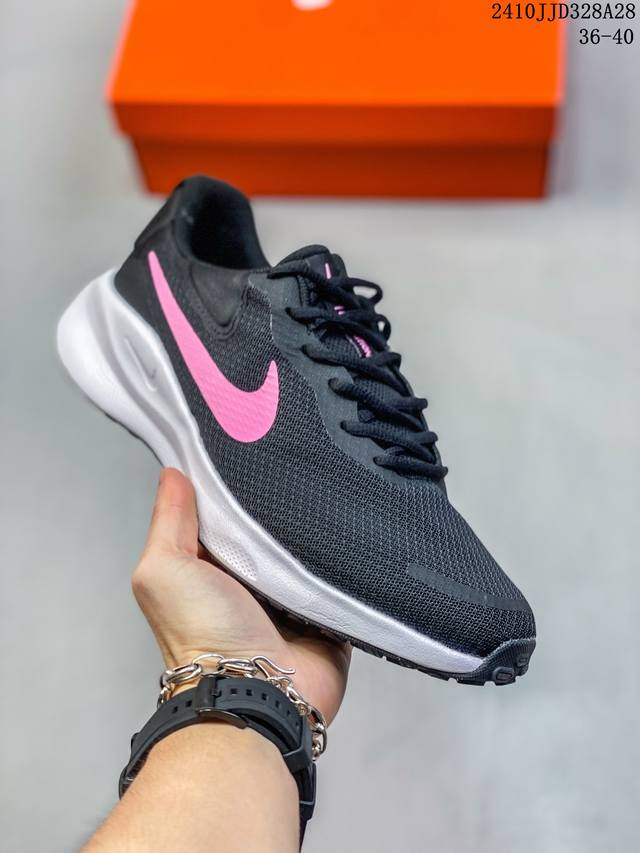 Nike REVOLUTION 7透气 低帮 跑步鞋兼顾迅疾外观和稳固脚感，后跟覆面和中足动态支撑巧妙融合，缔造稳定顺畅的迈步体验 尺码：36-45 36-40