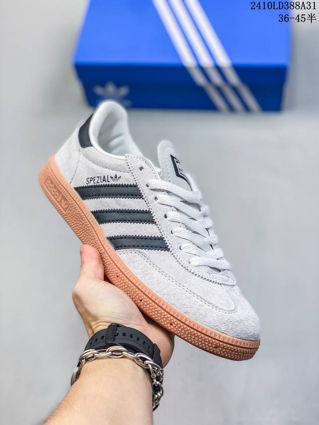 真标Adidas Handball Spezial 阿迪达斯经典款 复古休闲板鞋 全鞋采用反毛皮制作 牛筋耐磨大底 承载青春情怀的板鞋 经典三条杠装饰鞋侧 品牌