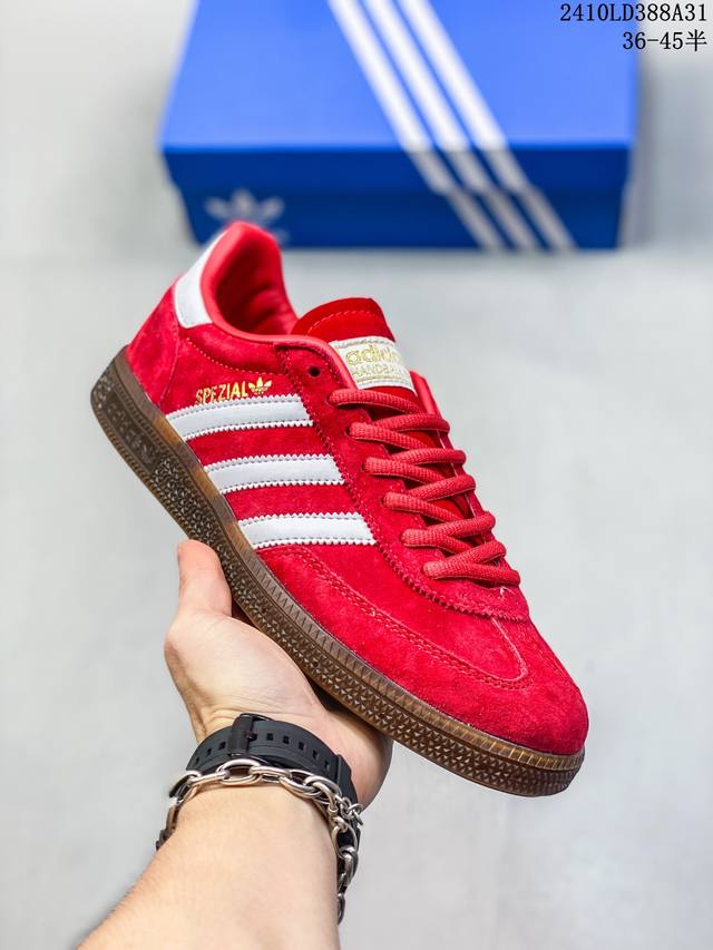 真标Adidas Handball Spezial 阿迪达斯经典款 复古休闲板鞋 全鞋采用反毛皮制作 牛筋耐磨大底 承载青春情怀的板鞋 经典三条杠装饰鞋侧 品牌