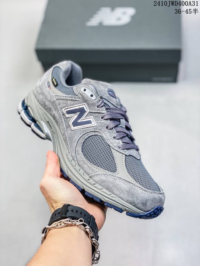 New Balance ML2002 复古休闲跑步鞋 最新出的2002R系列，鞋款延续了经典科技，升级版N-ERGY缓震物料机能与材质上脚太舒适了，鞋面的柔软麂