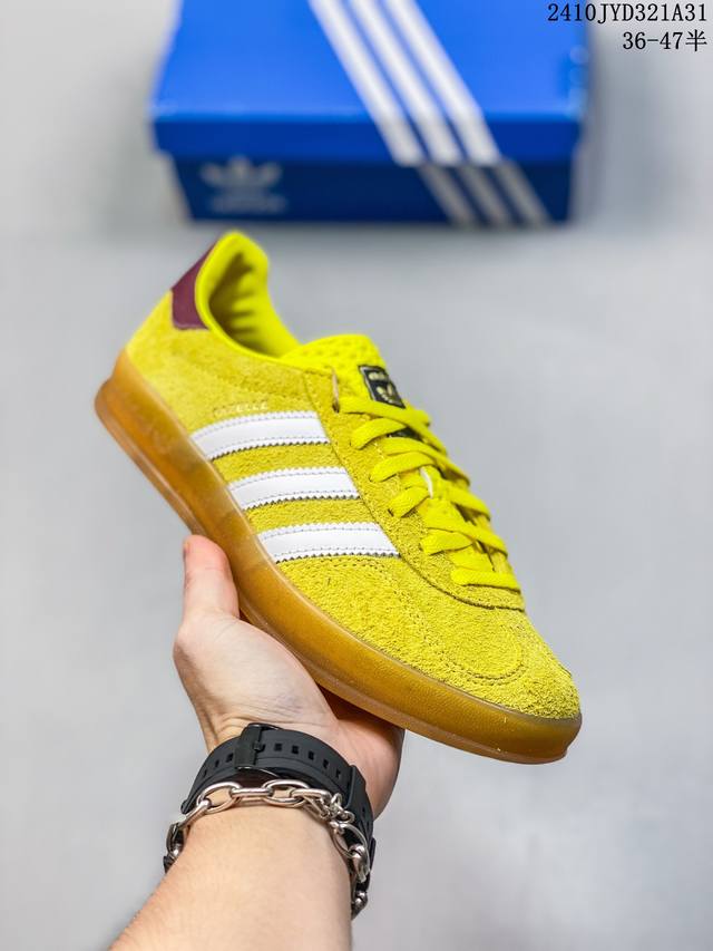 公司级adidas Originals Gazelle INdoor 三叶草休闲防滑耐磨低帮板鞋 鞋头出色设计 塑就出众贴合感 稳固的后跟贴合足部曲线设计 软弹