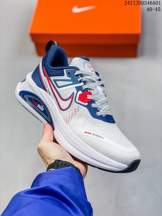 耐克 Nike Zoom Winflo V2 登月系列 跑步鞋搭载工程网眼设计，巧妙结合 Flywire 飞线，为你全程缔造轻盈透气感受和手套般的出色贴合体验。