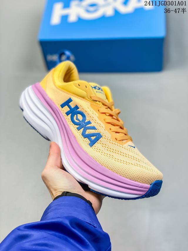 HOKA 霍卡 邦迪8代系列 原楦原纸版开发，采用柔软网织呼吸材料鞋面材质，轻量化材料高弹力泡棉升级中底，内嵌欧索莱Ortholite 混合 再生 鞋垫“飞要这