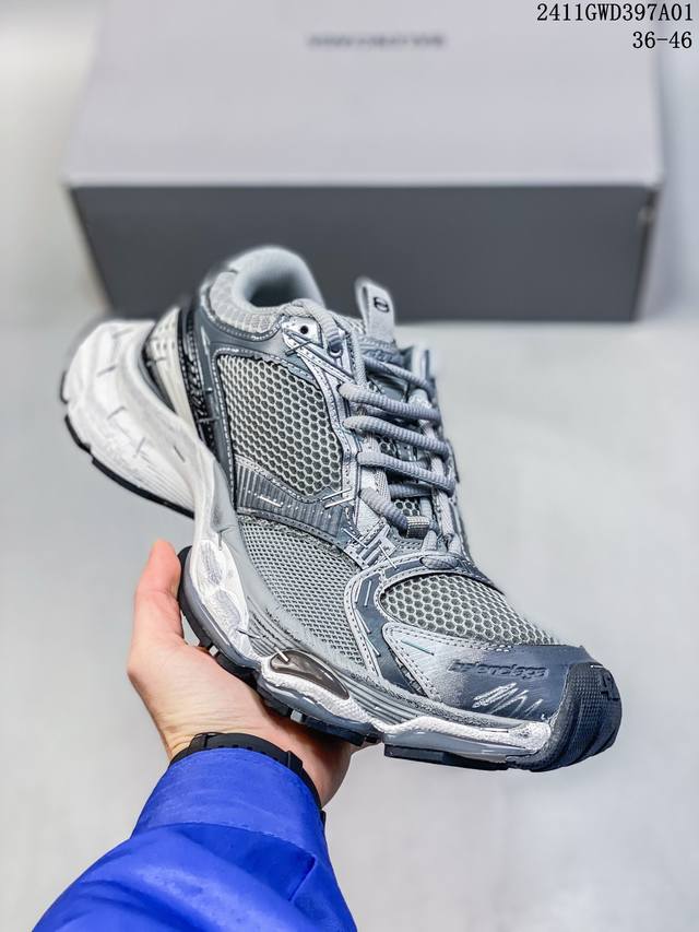 BALENCIAGA 巴黎世家 男女鞋配件防尘袋及说明书 ，内嵌EVA环保去臭环型鞋垫，搭载轻量发泡MD缓震中底及防变形TPU中片,组合防滑橡胶大底这双真的很绝