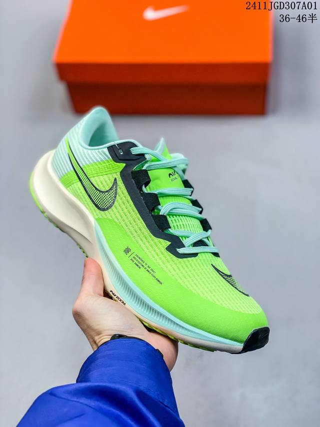 公司级耐克NIKE AIR ZOOM RIVAL FLY 3 超弹透气轻量跑步鞋鞋款搭载 Flyknit 材料 出众弹性 易于穿脱 采用React技术 轻盈耐