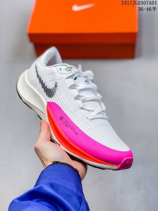 公司级耐克NIKE AIR ZOOM RIVAL FLY 3 超弹透气轻量跑步鞋鞋款搭载 Flyknit 材料 出众弹性 易于穿脱 采用React技术 轻盈耐