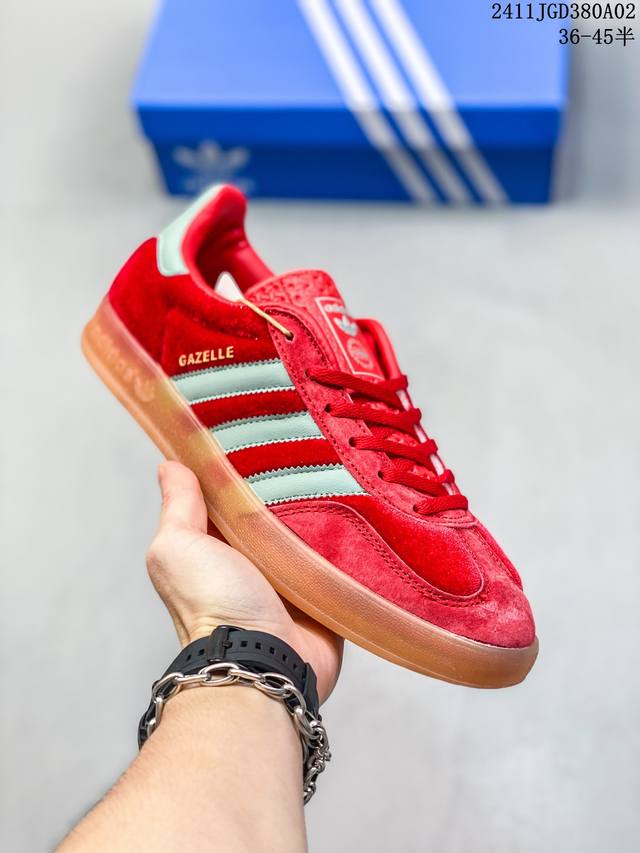 阿迪达斯三叶草Adidas Originals Samba OG桑巴舞系列绅士德训足球风百搭低帮休闲运动板鞋 货号:IG6786 尺码:36 36.5 37 3