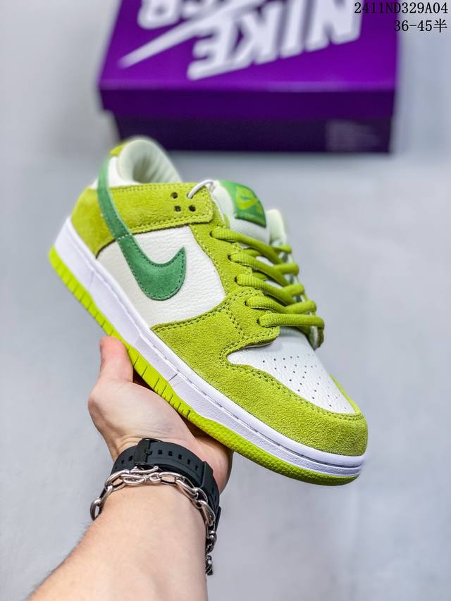 特价 耐克Nike SB Dunk Low 扣篮系列复古低帮休闲运动滑板板鞋。采用脚感柔软舒适ZoomAir气垫，有效吸收滑板等极限运动在落地时带来的冲击力，为