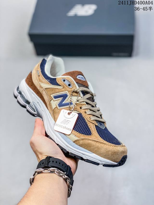 New Balance ML2002 复古休闲跑步鞋 最新出的2002R系列，鞋款延续了经典科技，升级版N-ERGY缓震物料机能与材质上脚太舒适了，鞋面的柔软麂