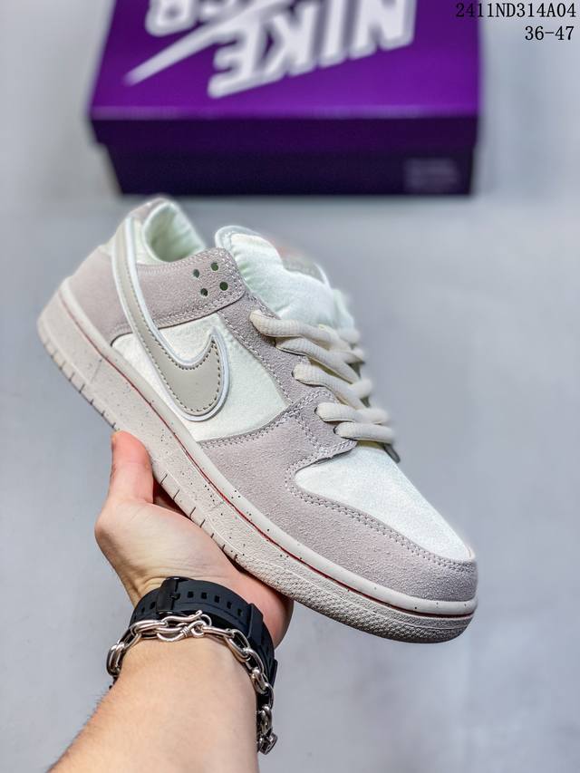 特价 耐克Nike SB Dunk Low 扣篮系列复古低帮休闲运动滑板板鞋。采用脚感柔软舒适ZoomAir气垫，有效吸收滑板等极限运动在落地时带来的冲击力，为