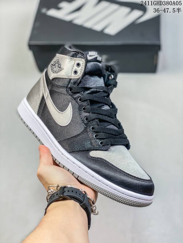 公司级 耐克 男女同款运动板鞋 Nike Air Jordan 1 Retro High OG 乔丹一代aj1 乔1 AJ1 篮球鞋复刻运动鞋。皮面高帮板鞋的设