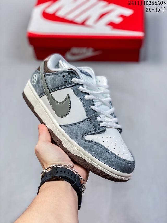 耐克Nike SB Dunk Low 扣篮系列复古低帮休闲运动滑板板鞋。采用脚感柔软舒适ZoomAir气垫，有效吸收滑板等极限运动在落地时带来的冲击力，为街头运