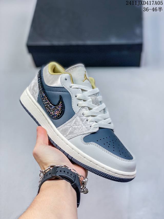 Jordan Air Jordan 1 low se 绸缎 低帮 复古篮球鞋 男女款 黑灰 尺码：36-46半 编码：11JXD417A05