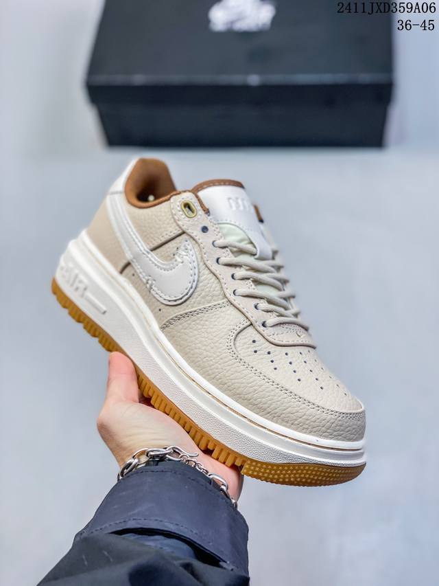 Air Force 1 Low “Pop The Street空军一号低帮百搭休闲运动板鞋。柔软、弹性十足的缓震性能和出色的中底设计，横跨复古与现代的外型结合，