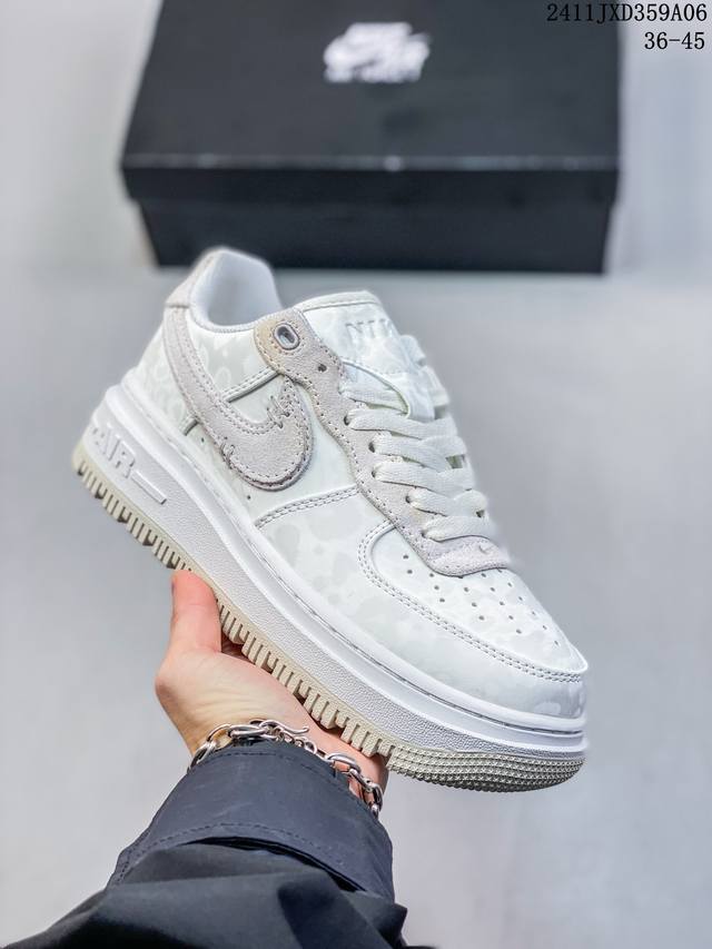 Air Force 1 Low “Pop The Street空军一号低帮百搭休闲运动板鞋。柔软、弹性十足的缓震性能和出色的中底设计，横跨复古与现代的外型结合，