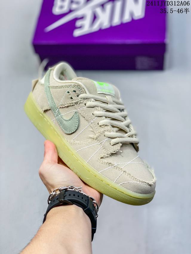 真标带半码 耐克Nike SB Dunk Low 扣篮系列复古低帮休闲运动滑板板鞋。采用脚感柔软舒适ZoomAir气垫，有效吸收滑板等极限运动在落地时带来的冲击