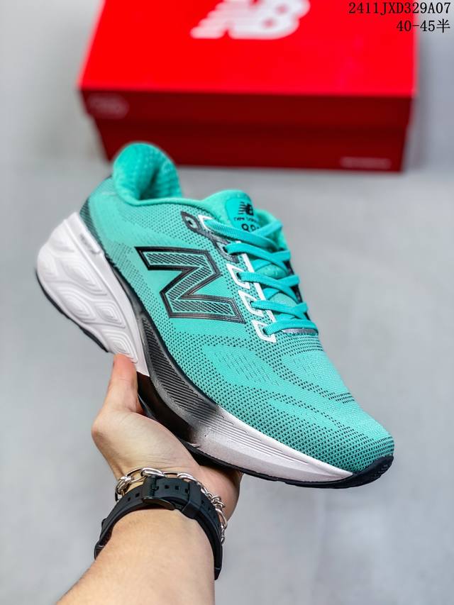 New Balance 新百伦 原楦原数据开发纸版，采用优质纤维革+透气网眼布材质材质，独立3层组合大底私模，正确独立中底嵌入ABZORB缓震材质致敬传奇鞋型,